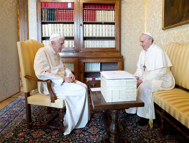 El Papa Francisco visita a su predecesor Benedicto XVI