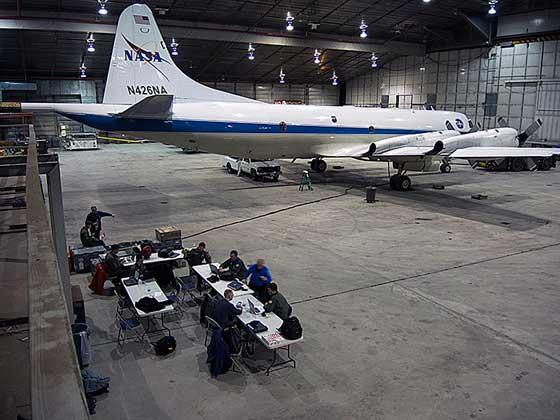 El P-3B en el hangar de Thule El P-3B en el hangar de Thule