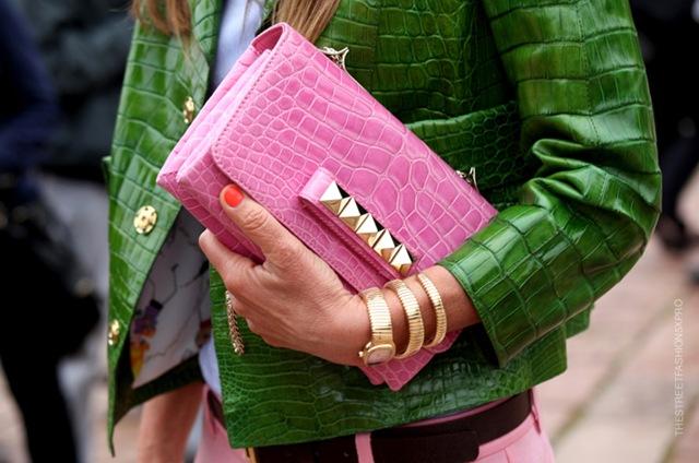 la-modella-mafia-Anna-Dello-Russo-fashion-editor-street-style-Spring-2013-Valentino-pink-croc-studded-clutch la-modella-mafia-Anna-Dello-Russo-fashion-editor-street-style-Spring-2013-Valentino-pink-croc-studded-clutch