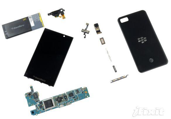 iFixit desarma el Blackberry Z10 y le otorga 8/10 en reparabilidad bbz10-desarmado