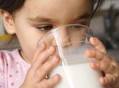 ¿Cuánta leche por día para los niños?