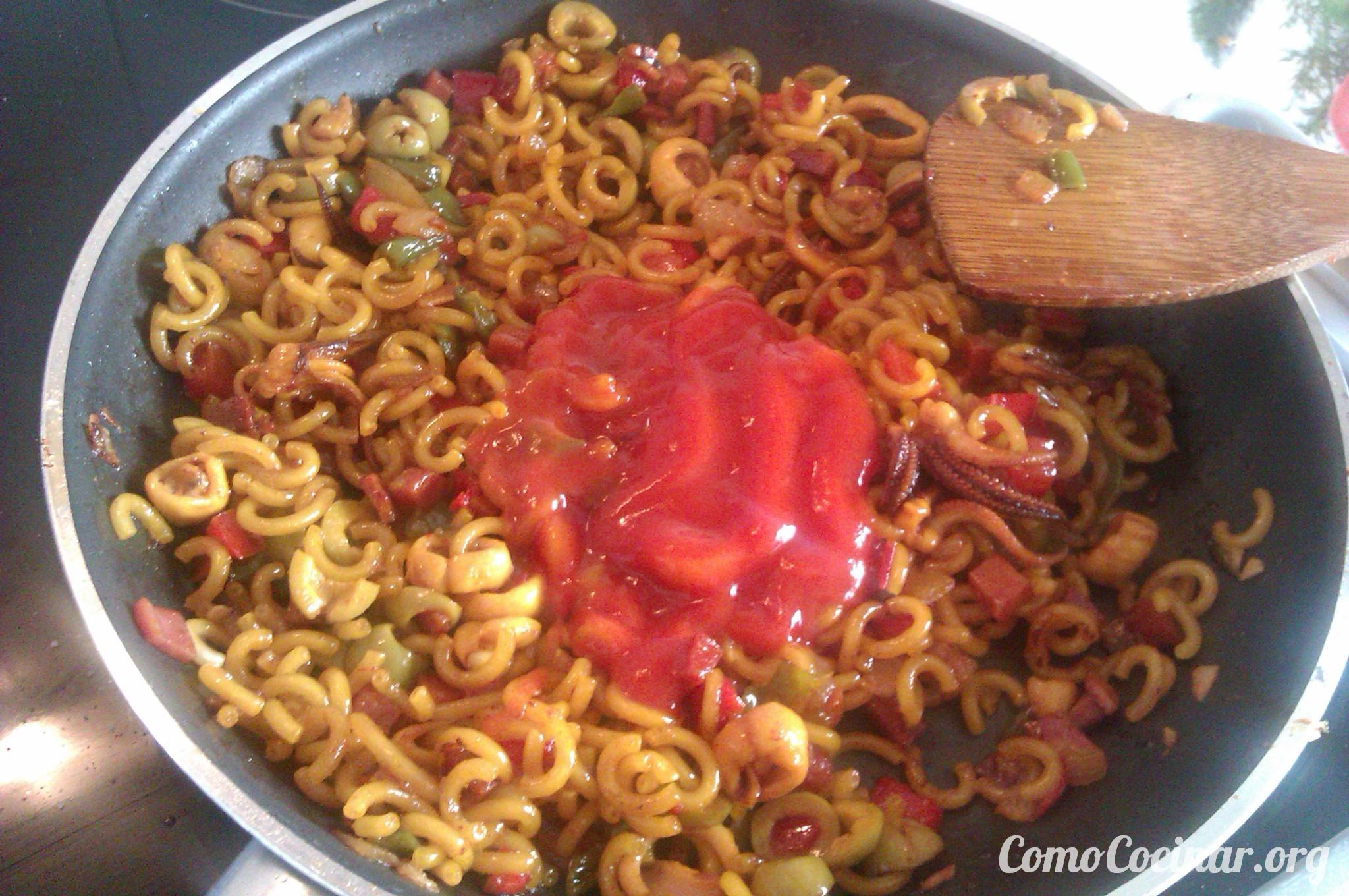 ¿Cómo cocinar fideuá con calamares y jamón? Paso a paso fideuá con clamares y jamón