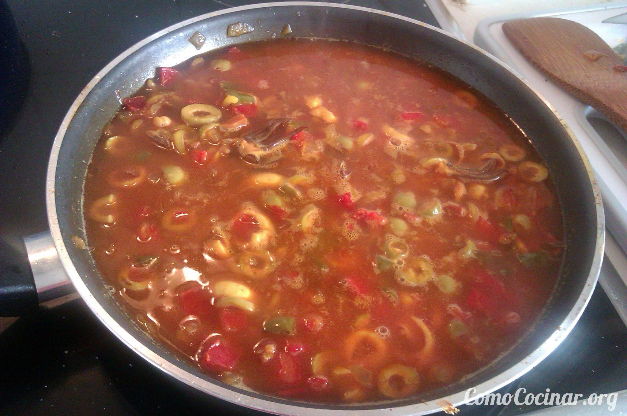 ¿Cómo cocinar fideuá con calamares y jamón? Paso a paso fideuá con clamares y jamón