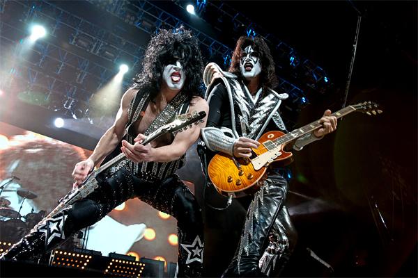 Paul Stanley (KISS) y su microtia Paul Stanley (KISS) y su microtia