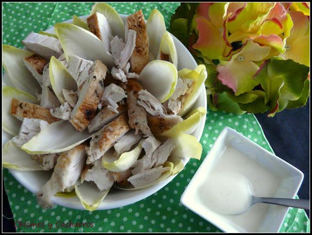 Ensalada de endivias y pollo con salsa hindú Ensalada de endivias y pollo con salsa hindú