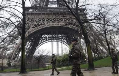 Una falsa amenaza de bomba obliga a evacuar la Torre Eiffel 20130331125252-91815-620-282.jpg