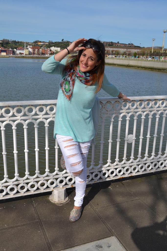 Look of the day: white & aquamarine Image Hosted by ImageShack.us