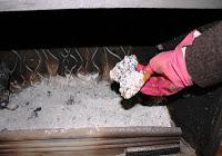 COMO LIMPIAR EL CRISTAL DE LA CHIMENEA O ESTUFA COMO LIMPIAR EL CRISTAL DE LA CHIMENEA O ESTUFA