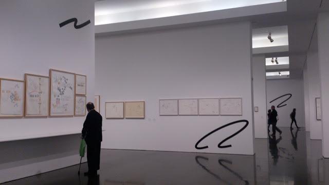 Escrit en el vent. Lawrence Weiner en el MACBA Escrit en el vent. Lawrence Weiner en el MACBA