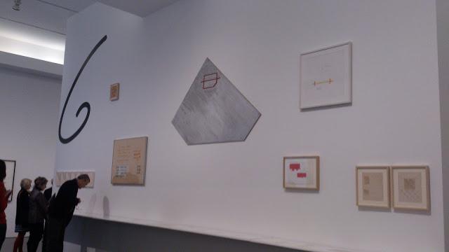 Escrit en el vent. Lawrence Weiner en el MACBA Escrit en el vent. Lawrence Weiner en el MACBA