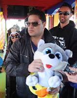 ¡FOTOS! Los miembros de Jersey Shore en la grabacion de MTV Spring Fix. ¡FOTOS! Los miembros de Jersey Shore en la grabacion de MTV Spring Fix.