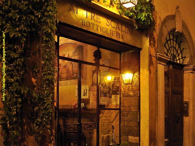 Imaginándonos en algún cafecito de Roma,algo que comer,un buen vino? Elijo el  AI TRE SCALINI