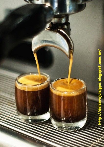 Imaginándonos en algún cafecito de Roma,algo que comer,un buen vino? Elijo el AI TRE SCALINI Imaginándonos en algún cafecito de Roma,algo que comer,un buen vino? Elijo el AI TRE SCALINI