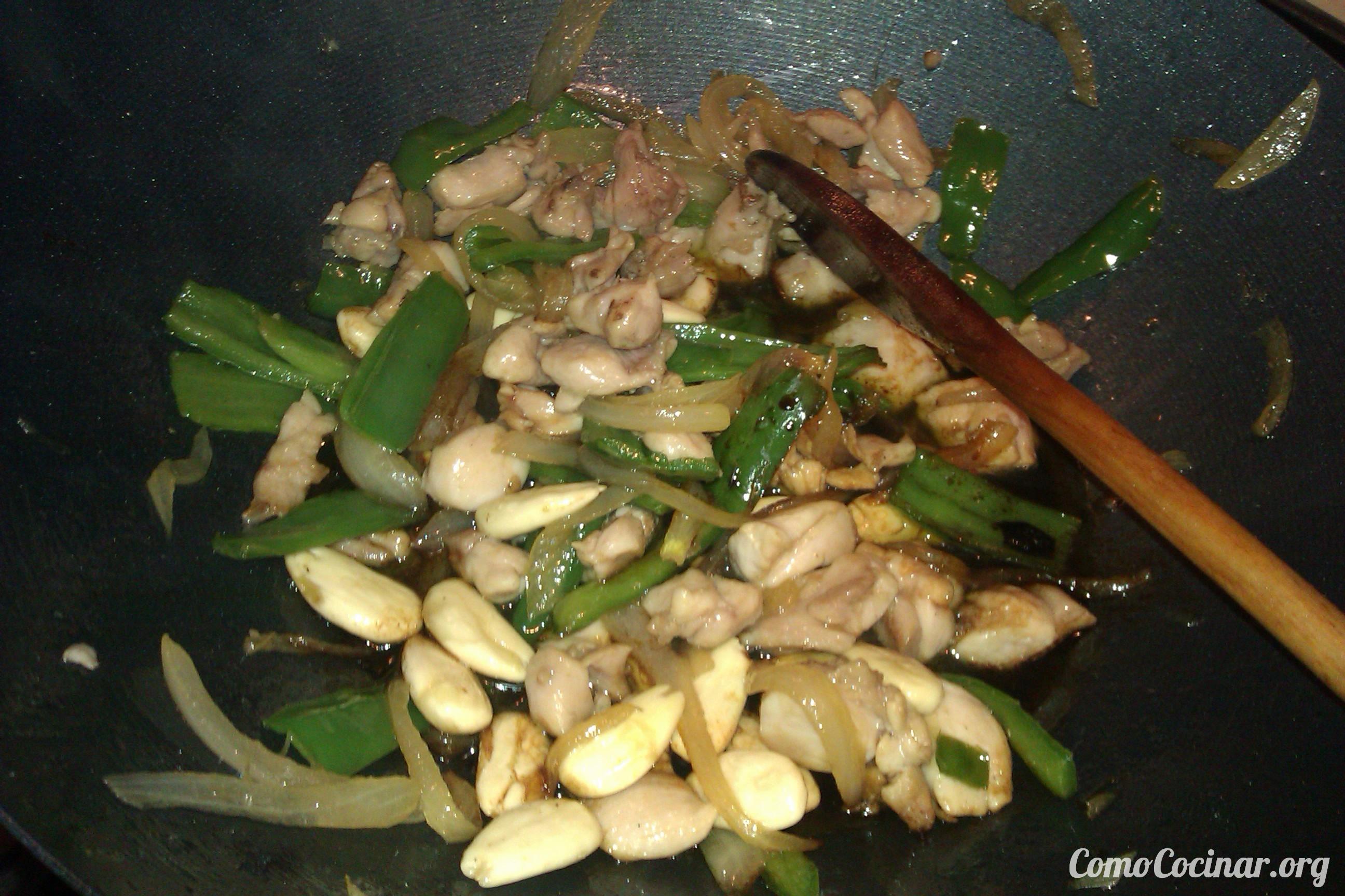 ¿Cómo hacer pollo con salsa de almendras? paso a paso pollo con almendras