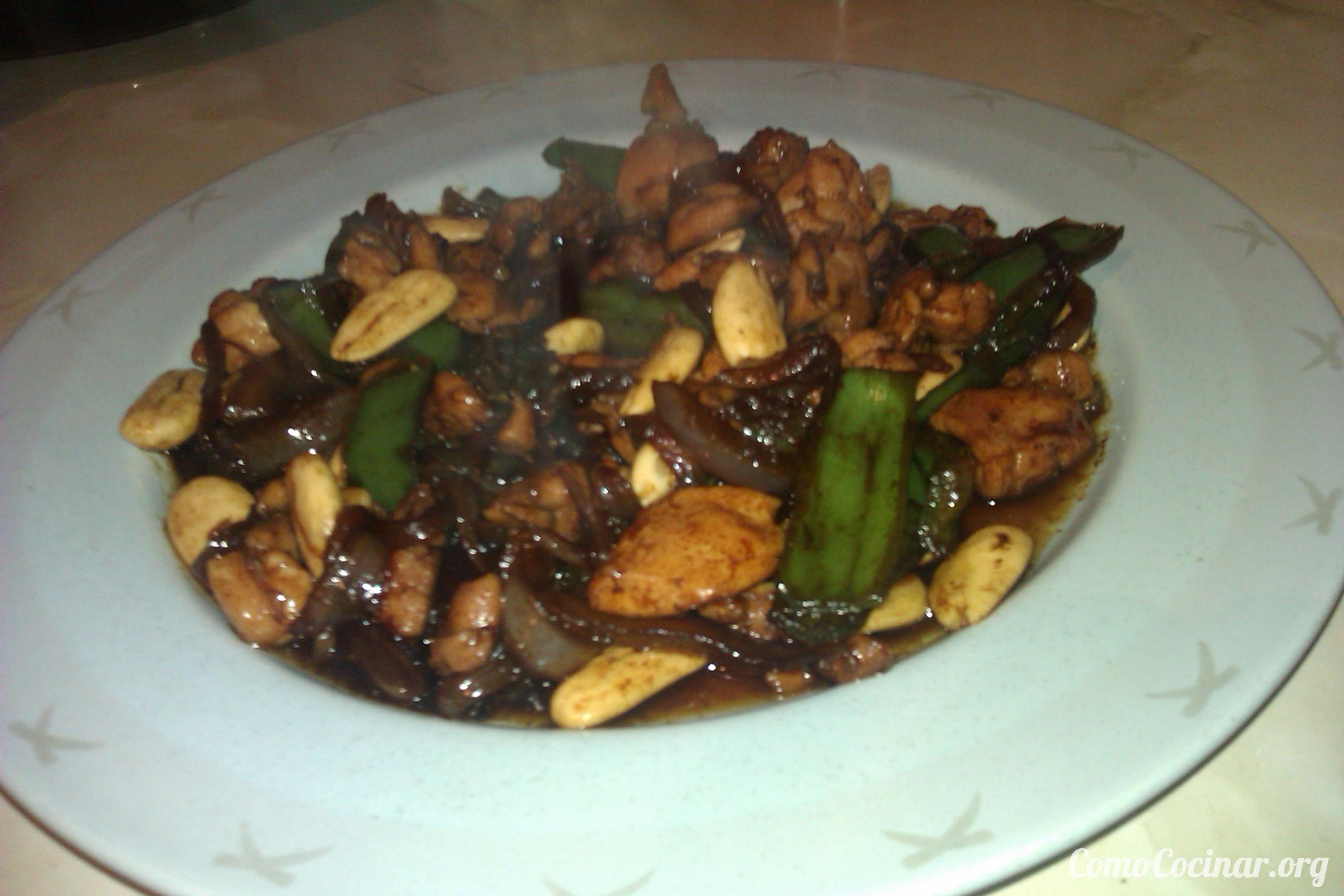 ¿Cómo hacer pollo con salsa de almendras? Pollo con almendras