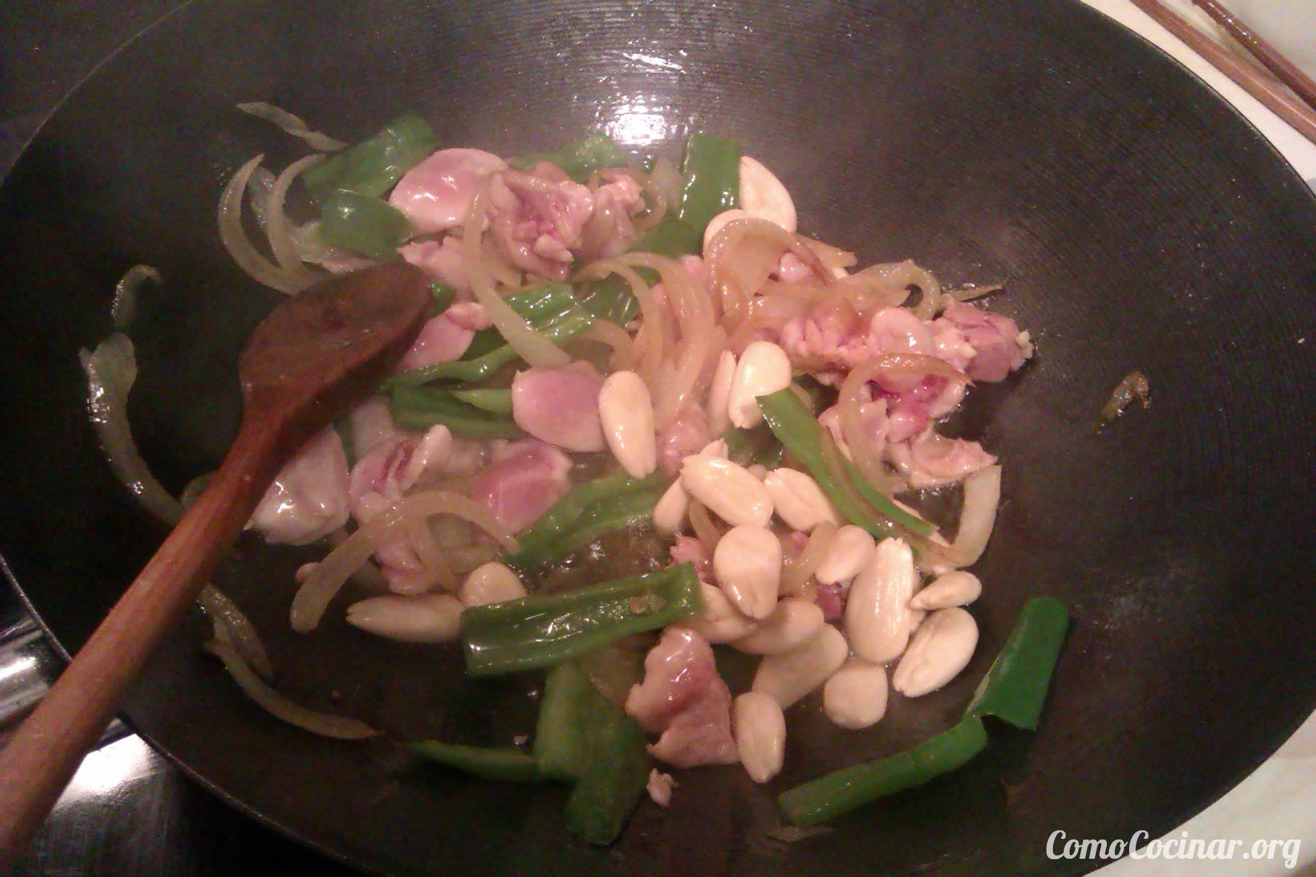 ¿Cómo hacer pollo con salsa de almendras? paso a paso pollo con almendras