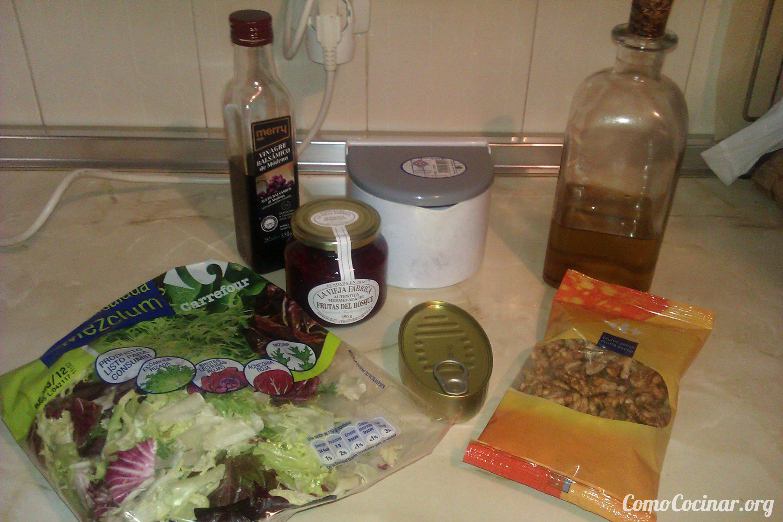 ¿Cómo hacer ensalada de atún y frutos rojos? Ingredientes Ensalada de frutos rojos y atún