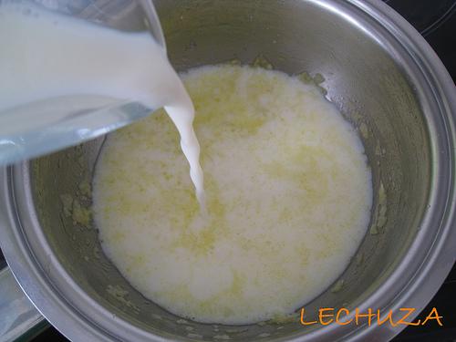 ALITAS DE POLLO CON SALSA DE QUESO MAHÓN Alitas de pollo con salsa de queso (40)