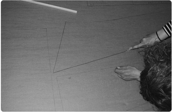 05_Construcción de uma MÃO _Construyendo piel de cartón 05_Construcción de uma MÃO _Construyendo piel de cartón