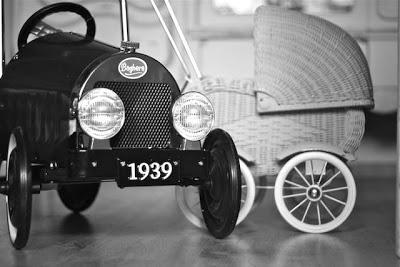 VAMOS DE PASEO EN UN AUTO NUEVO VAMOS DE PASEO EN UN AUTO NUEVO