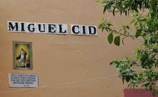 La calle del poeta Miguel Cid.