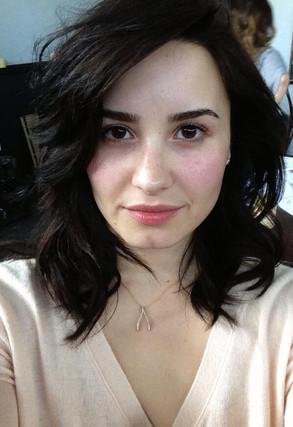 Demi Lovato Mucho mejor sin  maquillaje (FOTO)