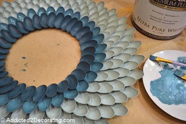 DIY ESPEJO CON CUCHARAS DE PLÁSTICO DIY ESPEJO CON CUCHARAS DE PLÁSTICO