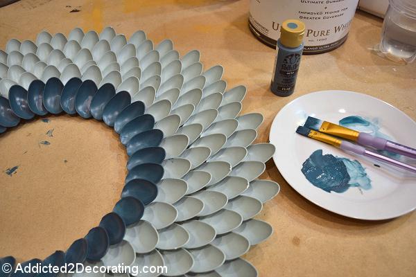 DIY ESPEJO CON CUCHARAS DE PLÁSTICO DIY ESPEJO CON CUCHARAS DE PLÁSTICO