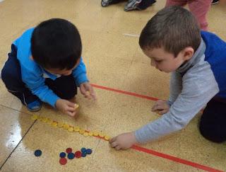 JUGAMOS CON LOS DADOS JUGAMOS CON LOS DADOS