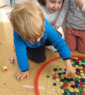 JUGAMOS CON LOS DADOS JUGAMOS CON LOS DADOS