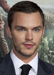 Nicholas Hoult estará en Dark Places