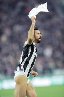 A JUGADOR DE LA JUVENTUS NO LE IMPORTÓ NADA, CELEBRÓ SACÁNDOSE EL PANTALÓN CORTO