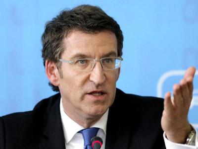 A. Núñez Feijóo, presidente de la Xunta, agasajado, en 1995, por un narcotraficante. A. Núñez Feijóo, presidente de la Xunta, agasajado, en 1995, por un narcotraficante.