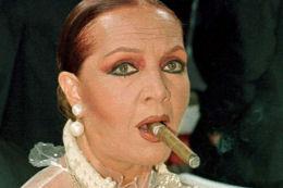 Una estampa muy conocida de Sara Montiel con sus inseparables habanos Foto Sara Montiel2
