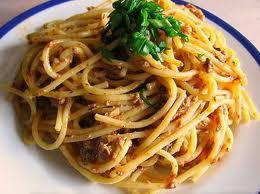 Espaguetis con Atún y Mini Alcaparritas Espaguetis con Atún y Mini Alcaparritas