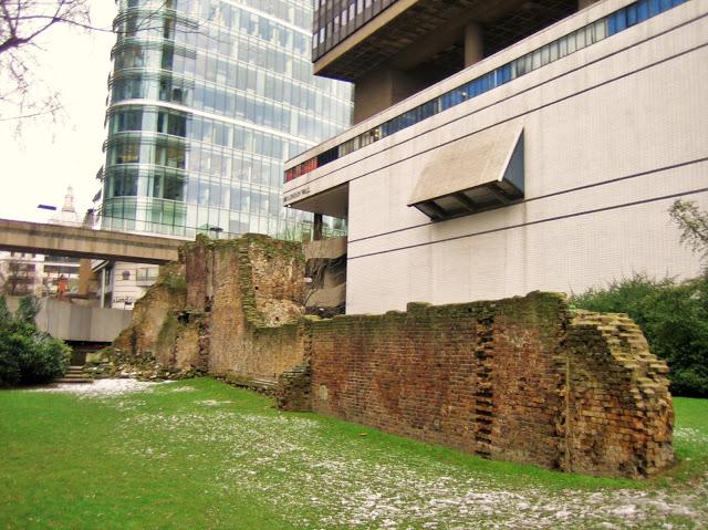 Cuando Londres era Londinium: Caminando con un muro romano Cuando Londres era Londinium: Caminando con un muro romano
