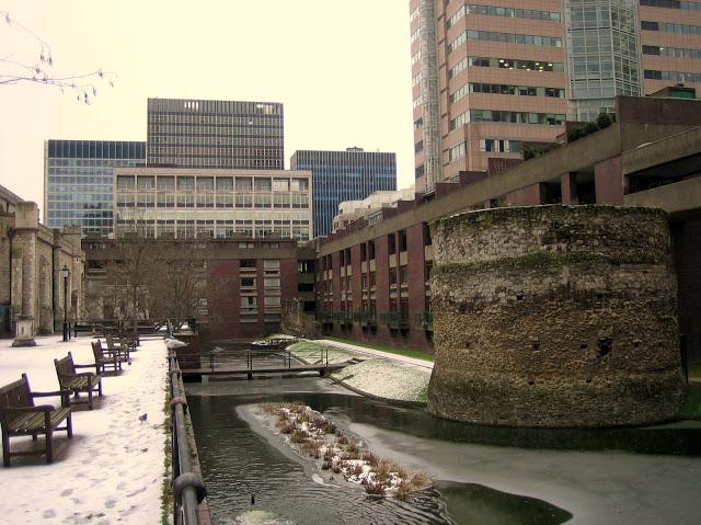 Cuando Londres era Londinium: Caminando con un muro romano Cuando Londres era Londinium: Caminando con un muro romano