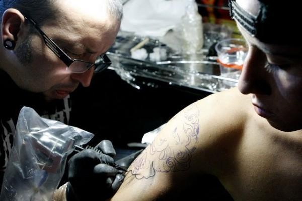 Lo que debe saber antes de hacerse un tatuaje