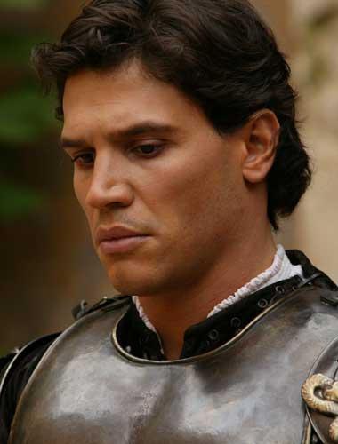 Con vosotros… “El Capitán Trueno”. O mejor dicho, Sergio Peris-Mencheta. Con vosotros… “El Capitán Trueno”. O mejor dicho, Sergio Peris-Mencheta.