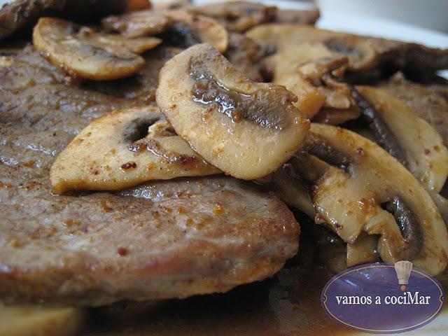 Ensalada de langostinos y mandarina y filetes al brandy tikka masala Ensalada de langostinos y mandarina y filetes al brandy tikka masala