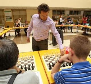 Simultáneas de Aronian en León