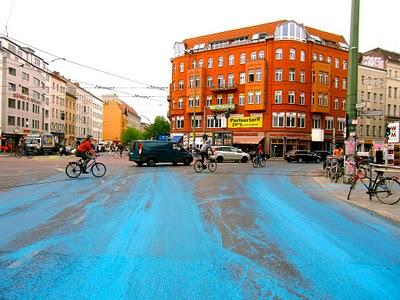 COLOR EN LAS CALLES DE ROSENTHALER PLATZ COLOR EN LAS CALLES DE ROSENTHALER PLATZ