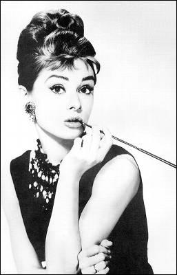Sale a subasta un lote de sellos de Audrey Hepburn, valorado en medio millón de euros