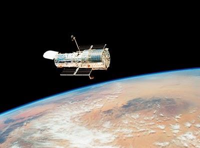 ¿Por qué no se acopla el Telescopio Espacial Hubble a la Estación Espacial?