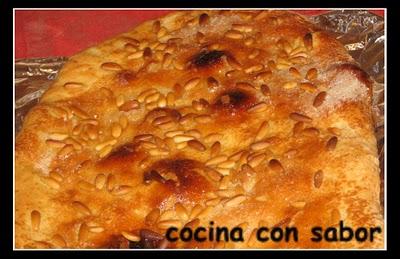Coca de piñones y anís
