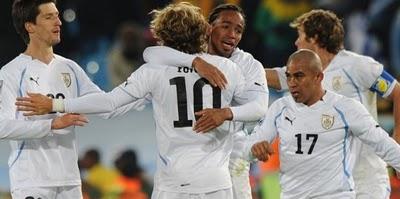 SUDÁFRICA 2010: URUGUAY LOGRÓ UNA VICTORIA CLAVE PARA AVANZAR A OCTAVOS SUDÁFRICA 2010: URUGUAY LOGRÓ UNA VICTORIA CLAVE PARA AVANZAR A OCTAVOS