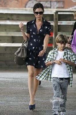 Victoria Beckham repite un vestido de Miu Miu con cuatro días de diferencia Victoria Beckham repite un vestido de Miu Miu con cuatro días de diferencia