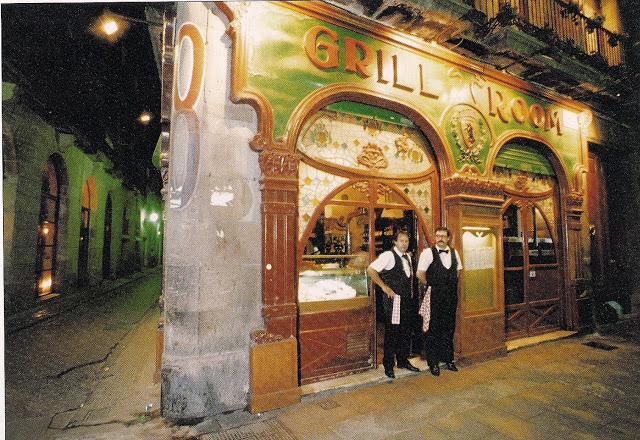 BARCELONA...EL GRILL ROOM, Y LA CALLE ESCUDELLERS ANTIGUA...11-04-2013...