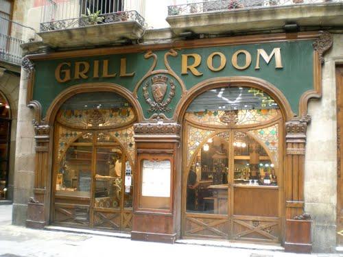 BARCELONA...EL GRILL ROOM, Y LA CALLE ESCUDELLERS ANTIGUA...11-04-2013...