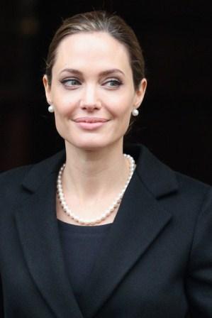 El impecable look de Angelina Jolie en la reunión del G8 en Londres